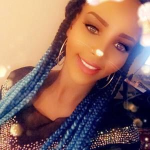 Meet your Posher, Amina